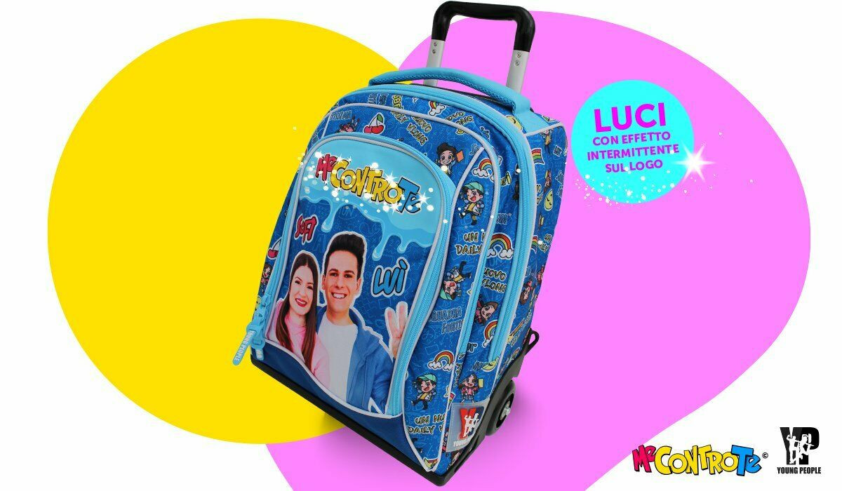 ME CONTRO TE SOFÌ E LUÌ ZAINO SCUOLA TROLLEY ORGANIZZATO 3 ZIP 48X35X22CM  MULTICOLOR BLU BOYS CON LUCI POOL OVER ITALY - Parole e Pensieri
