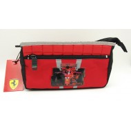 BUSTA MEDIA FERRARI KIDS P.TUTTO BEAUTY DA VIAGGIO 1 ZIP + TASCA CON ZIP LOGO SCUDERIA FERRARI PROD.UFFIC.PANINI ITALY