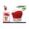 CAPPELLO CHEF NATALE ROSSO CON BASE FRONTALE BIANCA CON SCRITTA ROSSA CHEF DI NATALE DISTRIBUITO DA MOOD MILANO ITALY